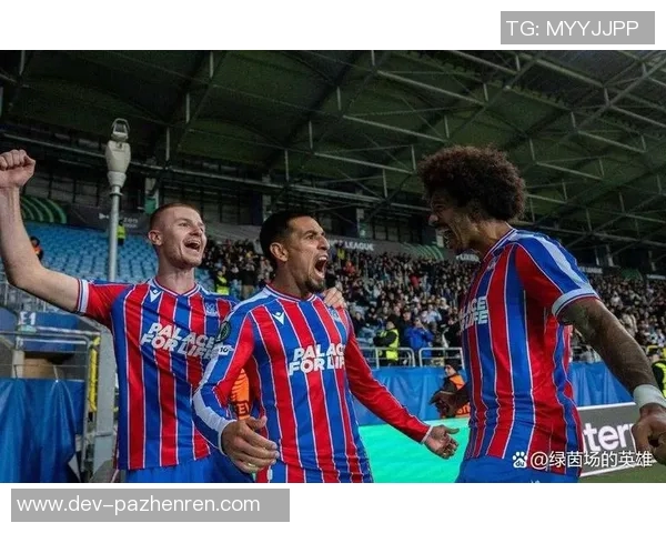 记者：不止巴黎和巴萨有意穆尼奥斯，曼城和切尔西也在关注他